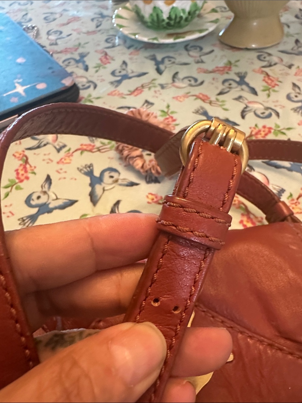 Marc Jacobs Petal to the Metal Crossbody mini Bag in cognac with Brass Accent - Picture 5 of 6